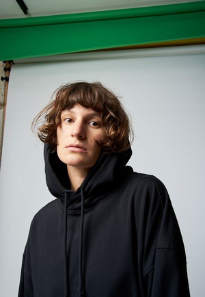 Organic cotton oversized hoodie FARN in black from AFORA.WORLD