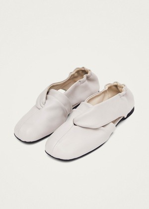 Alaula Light Grey Leather Ballet Flats from Alohas