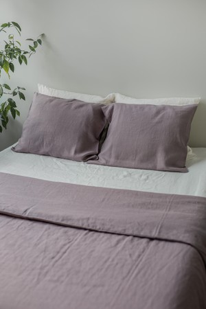 Linen bedding set in Dusty Lavender from AmourLinen