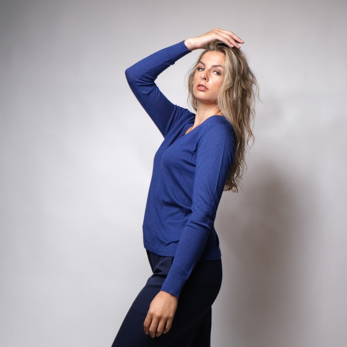 Blue Cashmere V-neck Sweater in fine knit from Asneh