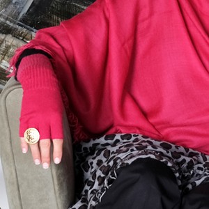 Magenta Red fingerless gloves in cashmere silk knit from Asneh
