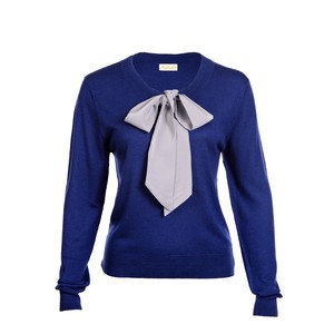 Blue Sweater in Cashmere and Silk w. Grey Pussy-Bow from Asneh