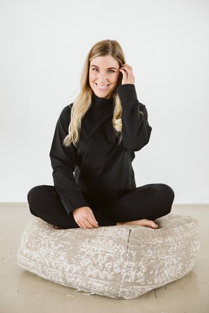 Sweatshirt / Black from Audella Athleisure