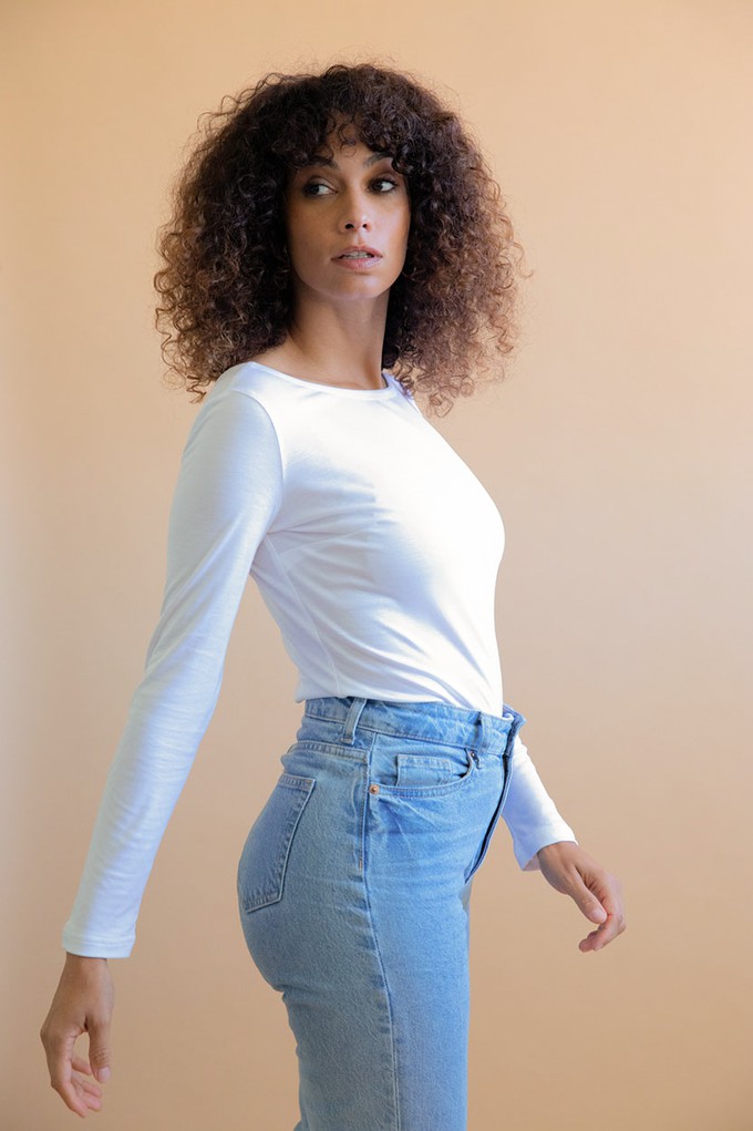 T-shirt Jasmin white long sleeves from avani apparel