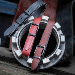 Smoke – Upcycled Zwarte Brandslang Riem, Stoer & Uniek (4 cm) from BENDL