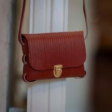 Upcycled RePurse | Tasje van rode brandslang via BENDL