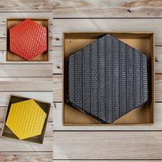 8 Hexagon onderzetters van brandslang – Stoer & Stijlvol via BENDL