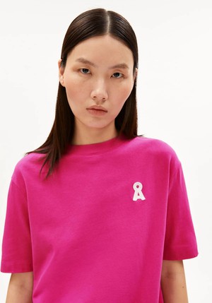 Tarjaa Iconic A t-shirt - very berry from Brand Mission