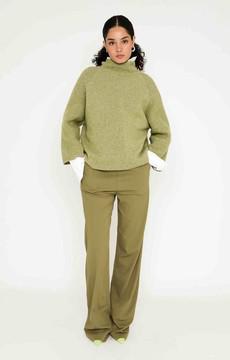 Hyla pullover - Pistache solid via Brand Mission