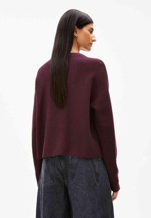 Merinaa sweater links links - dark cranberry from Brand Mission