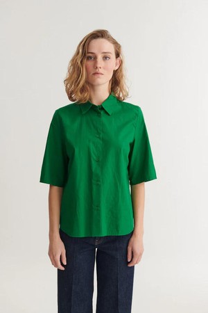 Silje SS shirt - abundant green from Brand Mission