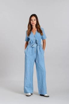 Elouise jumpsuit - light wash via Brand Mission