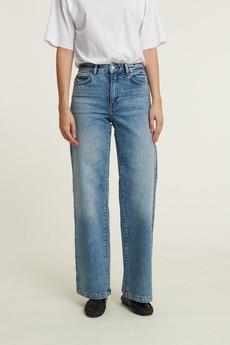 Enya jeans - stone washed via Brand Mission