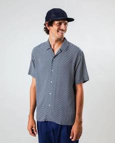 Aloha shirt tramuntana - navy via Brand Mission