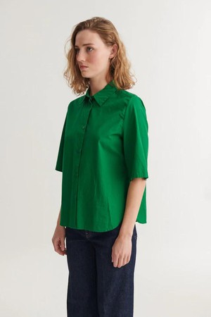 Silje SS shirt - abundant green from Brand Mission