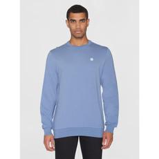 Erik badge sweater - moonlight blue via Brand Mission