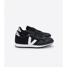 SDU sneaker - black white via Brand Mission