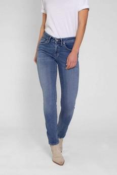 Suzie slim jeans - electric blue via Brand Mission