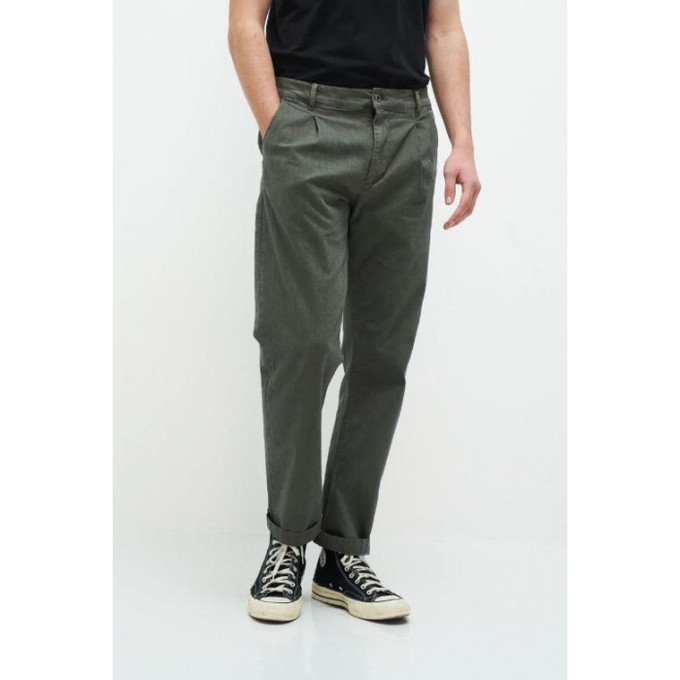 Milo chino army green from Brand Mission