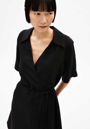 Femnaami jurk - zwart from Brand Mission