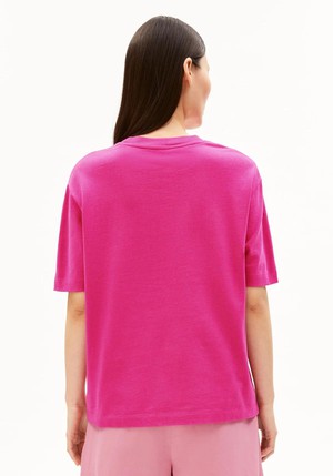 Tarjaa Iconic A t-shirt - very berry from Brand Mission