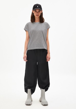 Oneliaa lovely stripes - black- oatmilk from Brand Mission