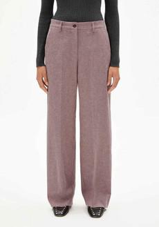 Leandraa Handaas - pure-dark cranberry via Brand Mission