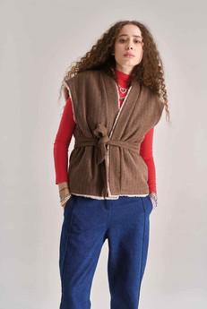 Georgie fleece gilet - sand via Brand Mission