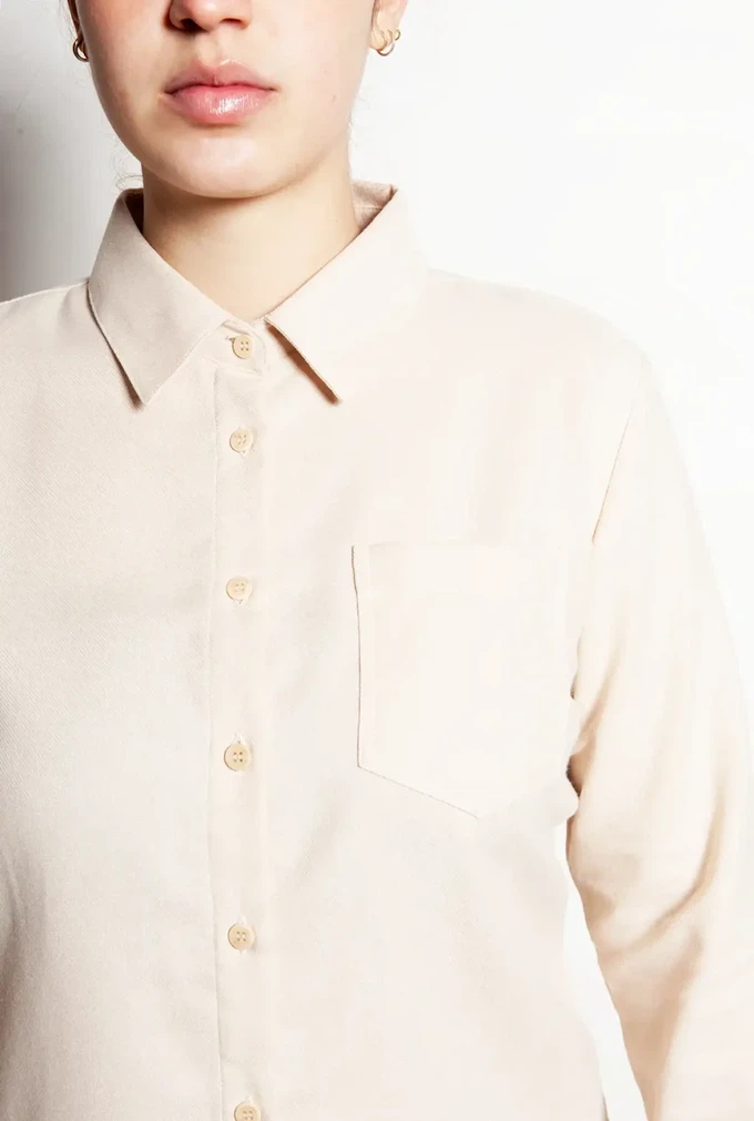 Duurzame blouse Zihull | beige from common|era sustainable fashion