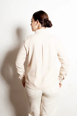 Duurzame blouse Zihull | beige from common|era sustainable fashion