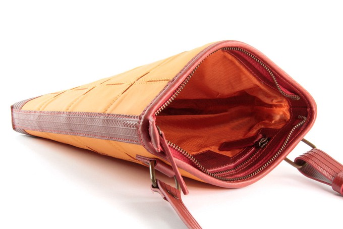 Reporter Bag | Leather & Fire-hose from Elvis & Kresse