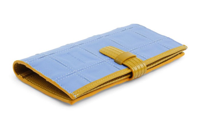 Travel Wallet | Leather & Fire-hose from Elvis & Kresse