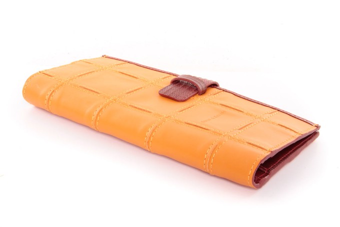 Travel Wallet | Leather & Fire-hose from Elvis & Kresse
