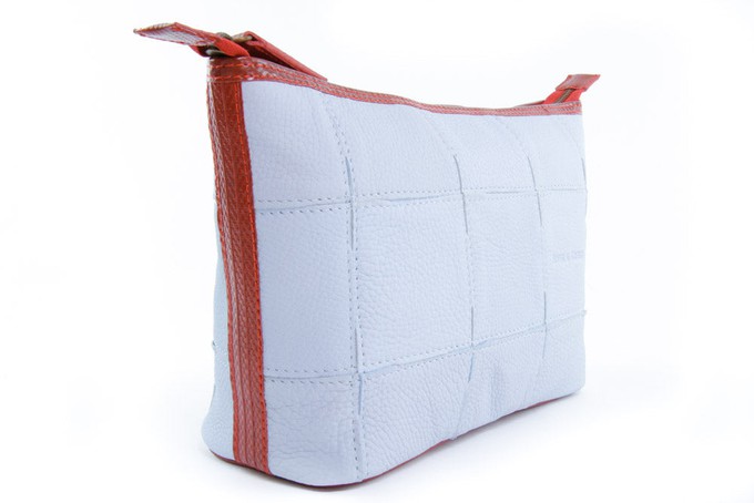 Cosmetics Case / Toiletry Bag | Leather & Fire-hose from Elvis & Kresse