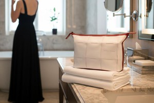 Cosmetics Case / Toiletry Bag | Leather & Fire-hose from Elvis & Kresse