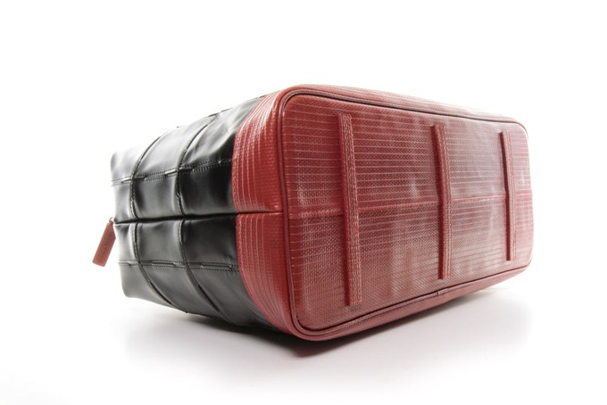 Gladstone Travel Bag | Leather & Fire-hose from Elvis & Kresse