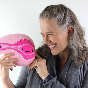 Etui vulva “yay for the va-jay-jay” from Fairy Positron