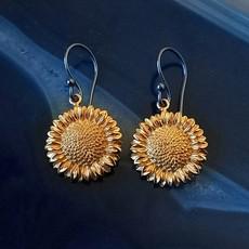 Zilveren oorbellen met bronzen zonnebloem via Fairy Positron
