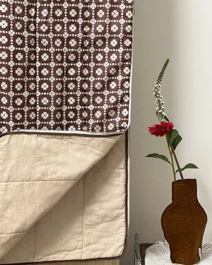 Our "WHITE DAISIES"  Reversible Blanket Made COAT - M from Fitolojio Workshop