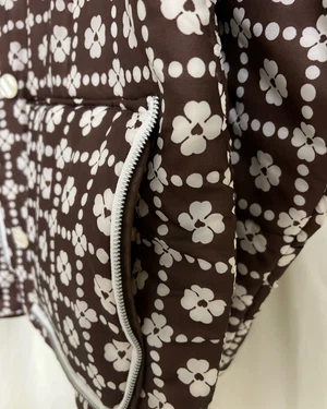 Our "WHITE DAISIES"  Reversible Blanket Made COAT - M from Fitolojio Workshop