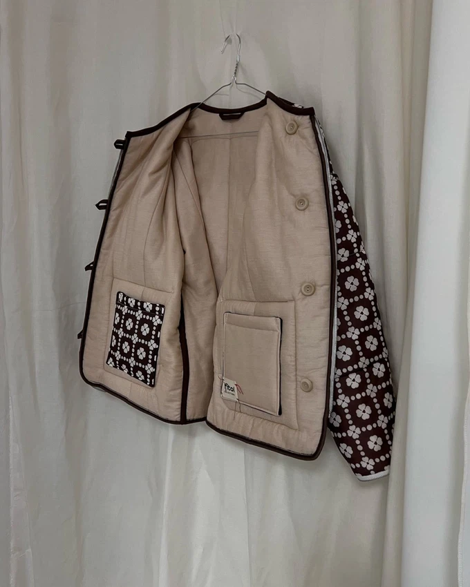 Our "WHITE DAISIES"  Reversible Blanket Made COAT - M from Fitolojio Workshop