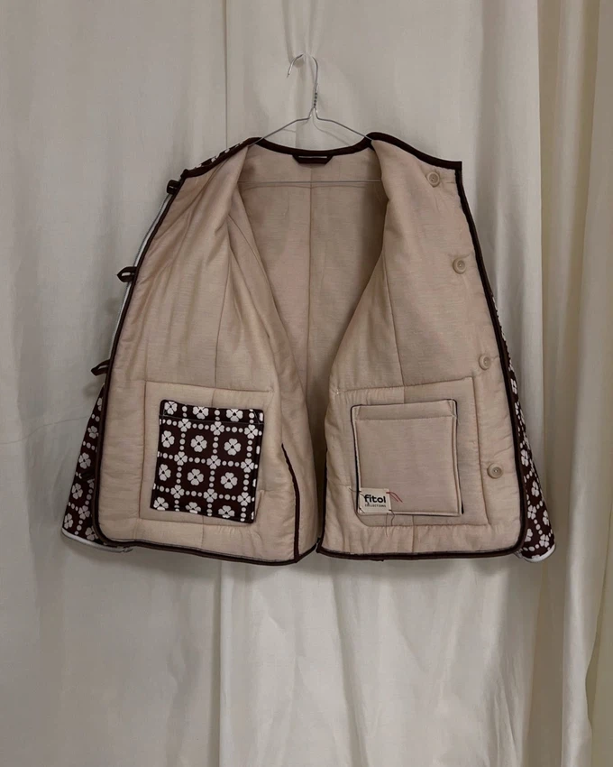 Our "WHITE DAISIES"  Reversible Blanket Made COAT - M from Fitolojio Workshop