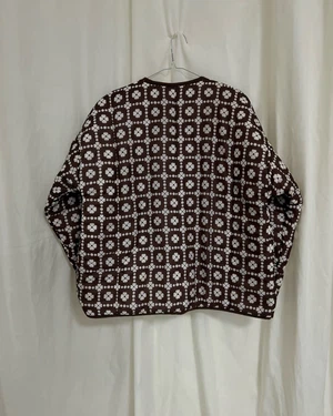 Our "WHITE DAISIES"  Reversible Blanket Made COAT - M from Fitolojio Workshop