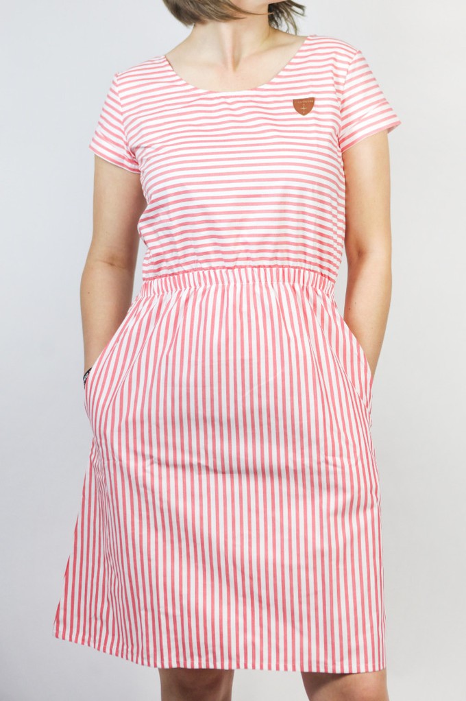 Organic dress Somrig, summer stripes red / white from Frija Omina