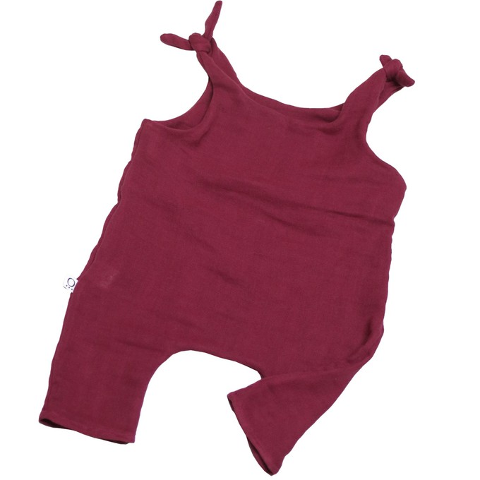 Baby romper from organic muslin berry (red) from Frija Omina
