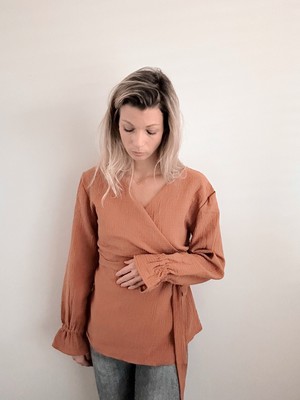 Overslagblouse – Cognac from Glow - the store