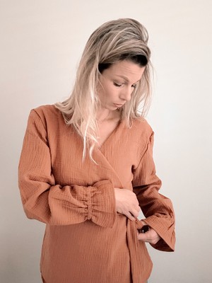 Overslagblouse – Cognac from Glow - the store