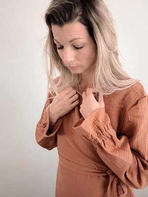 Overslagblouse – Cognac from Glow - the store