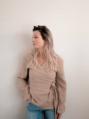 Overslagblouse – Beige from Glow - the store