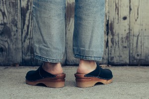 DA VINCI vegan clogs | BLACK from Good Guys Go Vegan